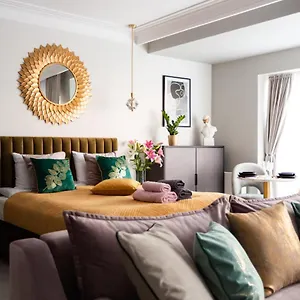  Apartment Golden Apartment, So Close To Rynek! Free Parking Included.
