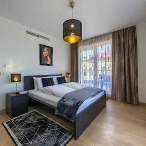  Apartment Alibi